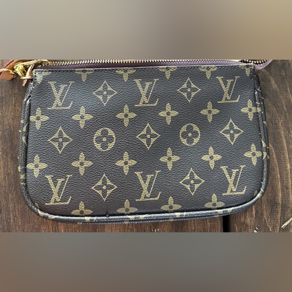 Purse closet clean out! 2 for $50 - Picture 5 of 9